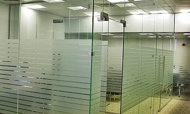 Стеклянные перегородки для офиса купить в Новосибирске