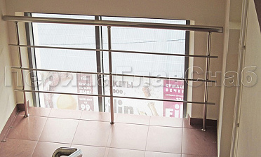 Межэтажное ограждение окна из нержавейки купить в Новосибирске