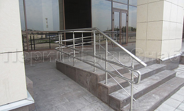 Ограждение пандуса с тремя ригелями купить в Новосибирске