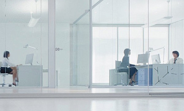 Стеклянные прозрачные перегородки в офис премиум купить в Новосибирске