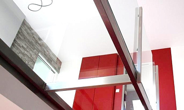 Стеклянные полы из закаленного стекла купить в Новосибирске