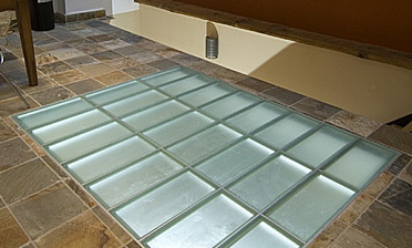 Стеклянный пол в квартиру с подсветкой купить в Новосибирске