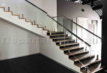 Стеклянные перила для колодезных лестниц купить в Новосибирске