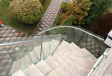 Стеклянные ограждения для улицы купить в Новосибирске