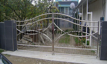 Нержавеющие двустворчатые калитки с вертикальным заполнением купить в Новосибирске