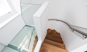 Стеклянный потолок в двухъярусной квартире купить в Новосибирске