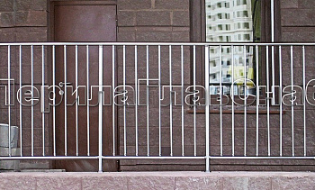 Перила на балкон с вертикальным заполнением в Новосибирске. Готовые проекты ПерилаГлавСнаб