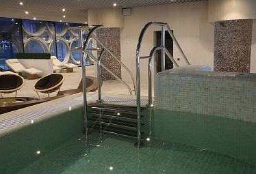 Ограждения и поручни из нержавеющей стали для бассейна, бани и сауны купить в Новосибирске