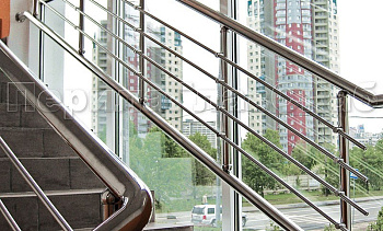 Ограждение на окна из нержавеющей стали в Новосибирске. Готовые проекты ПерилаГлавСнаб