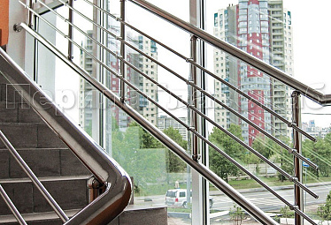 Ограждение на окна из нержавеющей стали купить в Новосибирске