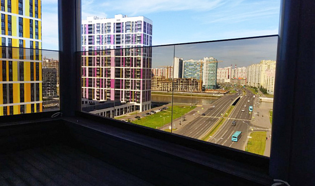  Бронзовое стекло на профиле на террасе в Новосибирске. Готовые проекты ПерилаГлавСнаб