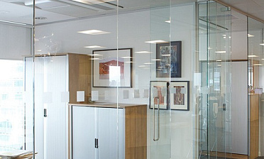 Стеклянные перегородки премиум для офиса купить в Новосибирске