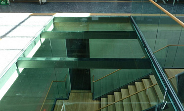 Стеклянный потолок в бизнес-центре купить в Новосибирске