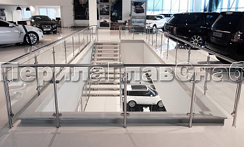 Ограждение атриума со стеклом и стойками в Новосибирске. Готовые проекты ПерилаГлавСнаб