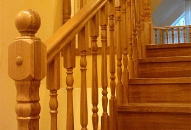 Деревянные лестницы купить в Новосибирске Деревянные лестницы купить в Новосибирске