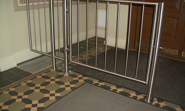 Ограждение лестниц для детей с вертикальным заполнением купить в Новосибирске