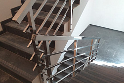 Перила для лестниц из металла в Новосибирске. Готовые проекты ПерилаГлавСнаб - фото 13