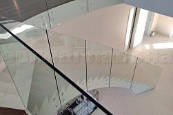 Стеклянные перила для лестниц в Новосибирске. Готовые проекты ПерилаГлавСнаб - фото 2