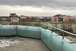 Стеклянные ограждения для улицы в Новосибирске. Готовые проекты ПерилаГлавСнаб - фото 17