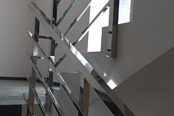 Перила для лестниц из металла в Новосибирске. Готовые проекты ПерилаГлавСнаб - фото 14