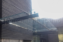 Стеклянные козырьки на спайдерах в Новосибирске. Готовые проекты ПерилаГлавСнаб - фото 7