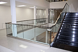 Стеклянные ограждения для торговых  и бизнес центров в Новосибирске. Готовые проекты ПерилаГлавСнаб - фото 16