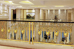 Латунные перила под золото в Новосибирске. Готовые проекты ПерилаГлавСнаб - фото 1