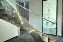 Стеклянные перила для винтовых лестниц в Новосибирске. Готовые проекты ПерилаГлавСнаб - фото 7