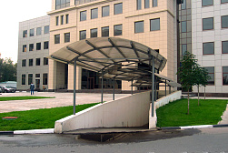 Козырьки и навесы на металлокаркасе в Новосибирске. Готовые проекты ПерилаГлавСнаб - фото 23