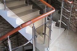 Перила и ограждения из нержавейки и дерева в Новосибирске. Готовые проекты ПерилаГлавСнаб - фото 28
