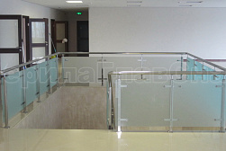 Стеклянные перила для атриумов в Новосибирске. Готовые проекты ПерилаГлавСнаб - фото 4