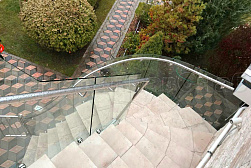 Стеклянные ограждения для улицы в Новосибирске. Готовые проекты ПерилаГлавСнаб - фото 1