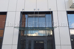 Стеклянные козырьки на вантах в Новосибирске. Готовые проекты ПерилаГлавСнаб - фото 11