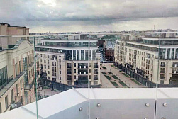 Цельностеклянные ограждения для крыш в Новосибирске. Готовые проекты ПерилаГлавСнаб - фото 2