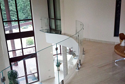 Стеклянные перила для атриумов в Новосибирске. Готовые проекты ПерилаГлавСнаб - фото 5