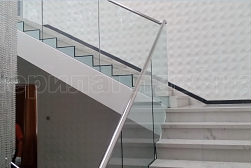 Стеклянные перила для лестниц в Новосибирске. Готовые проекты ПерилаГлавСнаб - фото 4