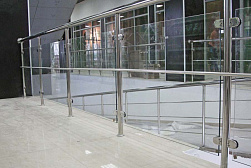 Стеклянные перила для атриумов в Новосибирске. Готовые проекты ПерилаГлавСнаб - фото 12