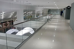 Цельностеклянные ограждения на несущем стекле в Новосибирске. Готовые проекты ПерилаГлавСнаб - фото 2