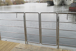 Ограждение лестницы от детей в Новосибирске. Готовые проекты ПерилаГлавСнаб - фото 2