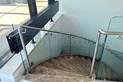 Стеклянные перила для винтовых лестниц в Новосибирске. Готовые проекты ПерилаГлавСнаб - фото 5