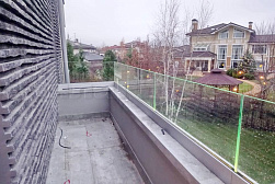 Стеклянные перила для балконов в Новосибирске. Готовые проекты ПерилаГлавСнаб - фото 21