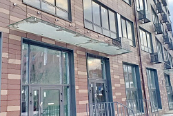 Стеклянные козырьки на вантах в Новосибирске. Готовые проекты ПерилаГлавСнаб - фото 2